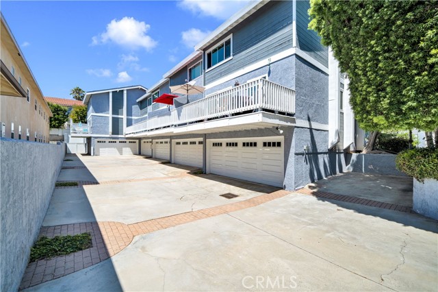 111 Broadway, Redondo Beach, California 90277, 2 Bedrooms Bedrooms, ,1 BathroomBathrooms,Residential,Sold,Broadway,CV22187943