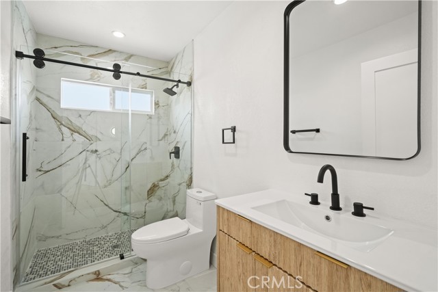 Detail Gallery Image 27 of 49 For 7010 a Lennox Ave a,  Van Nuys,  CA 91405 - 4 Beds | 2 Baths