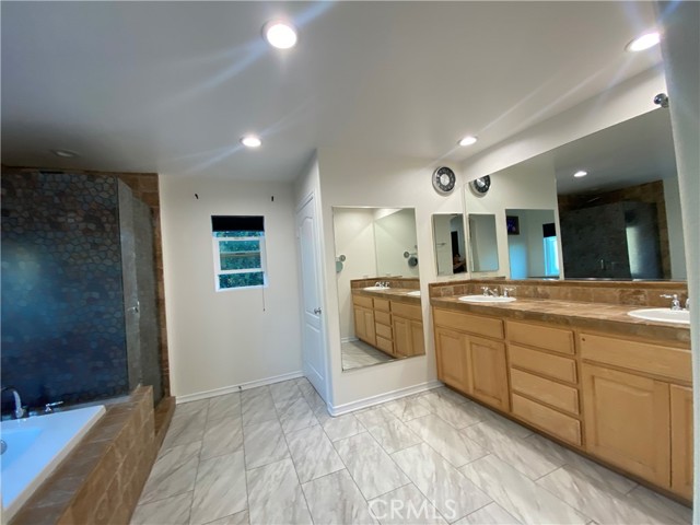 Detail Gallery Image 14 of 21 For 19303 Cohasset St, Reseda,  CA 91335 - 4 Beds | 3 Baths