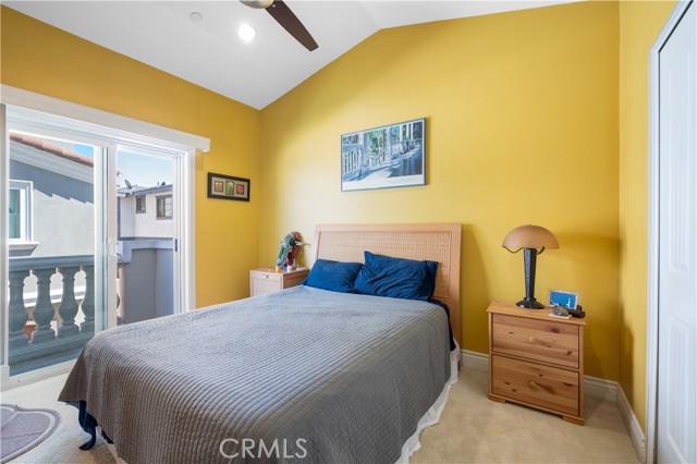 Detail Gallery Image 22 of 33 For 217 S Irena Ave #B,  Redondo Beach,  CA 90277 - 4 Beds | 2/1 Baths