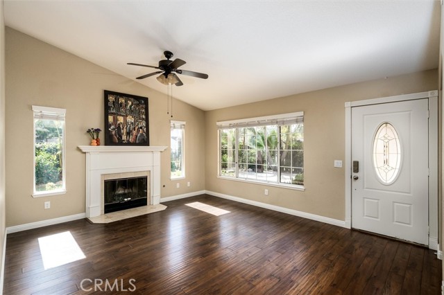 24822 Fire Falls Drive, Murrieta CA: https://media.crmls.org/medias/386c5729-e8ee-4ffb-9080-290360db43b6.jpg