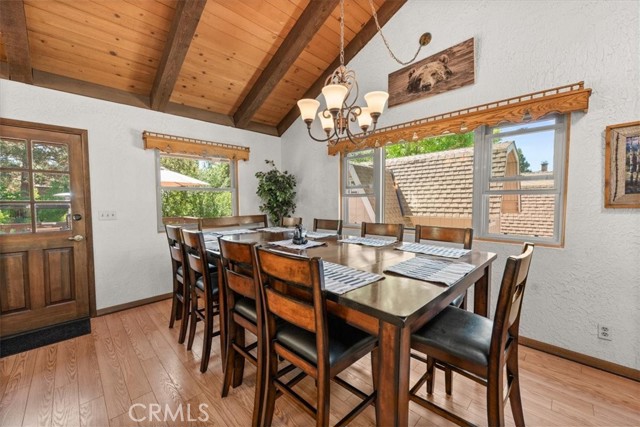 Detail Gallery Image 8 of 46 For 1042 Pine Mountain Dr, Big Bear City,  CA 92314 - 4 Beds | 3 Baths