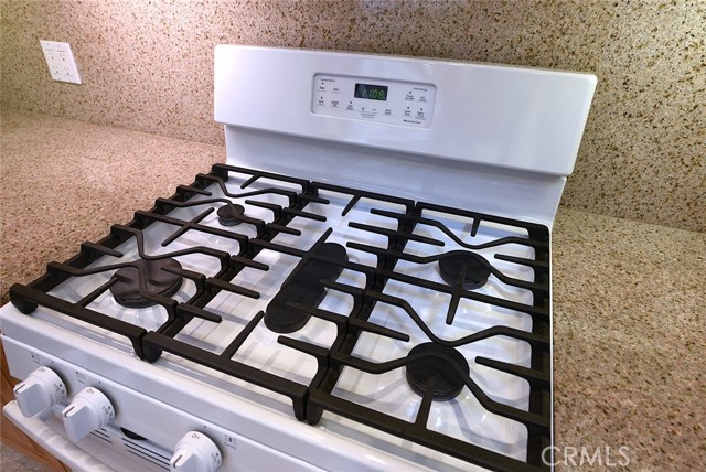 Five-element GE stove and self-cleaning oven