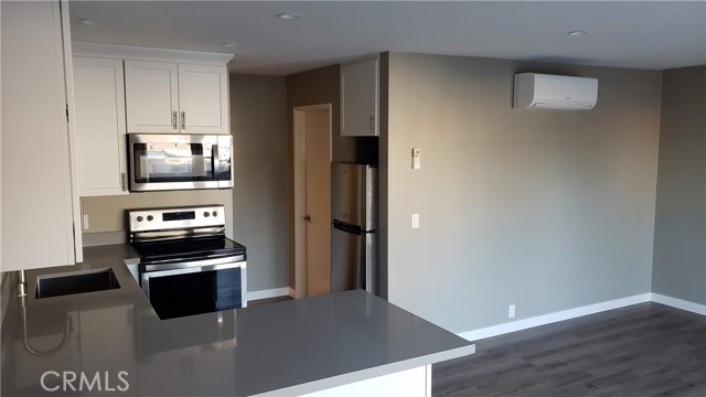 Detail Gallery Image 6 of 19 For 215 Lower Cliff Dr #D,  Laguna Beach,  CA 92651 - 1 Beds | 1 Baths