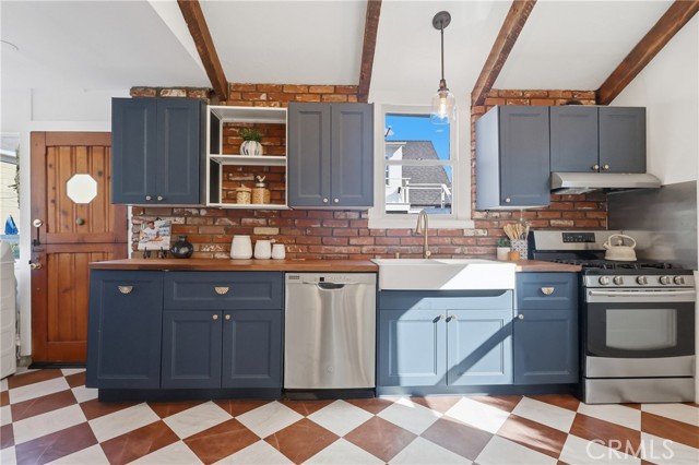 Detail Gallery Image 13 of 66 For 242 W 17th St, San Pedro,  CA 90731 - 4 Beds | 3/1 Baths