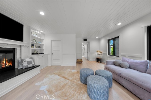 1012 10th Street, Manhattan Beach CA: https://media.crmls.org/medias/386ec354-76ec-4122-94af-6830da9b3155.jpg