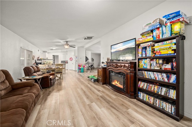 Detail Gallery Image 9 of 27 For 1030 E Avenue S #186,  Palmdale,  CA 93550 - 4 Beds | 2 Baths