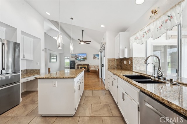 24805 Morning Mist Drive, Moreno Valley CA: https://media.crmls.org/medias/38710af6-faac-4b24-92c6-c332d0367724.jpg