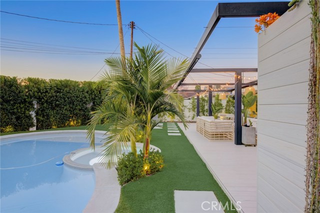 Detail Gallery Image 61 of 72 For 8161 Encino Ave, Northridge,  CA 91325 - 4 Beds | 3 Baths