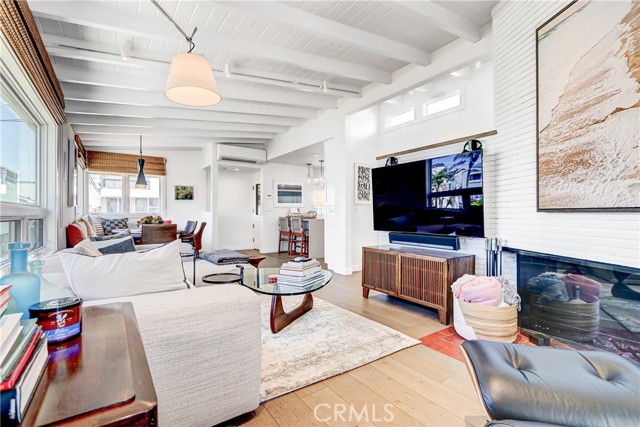 316 5th Street, Manhattan Beach CA: https://media.crmls.org/medias/3871ecbd-b077-4c1c-9fb6-8ed04037aba4.jpg
