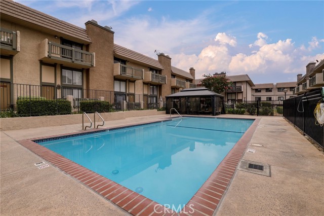 1939 Huntington Drive, Duarte CA: https://media.crmls.org/medias/387206a1-3b16-4b4d-a42f-4149aa961b93.jpg