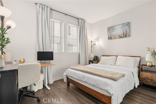 Detail Gallery Image 12 of 28 For 14104 W Birch Ln, Van Nuys,  CA 91405 - 3 Beds | 3 Baths