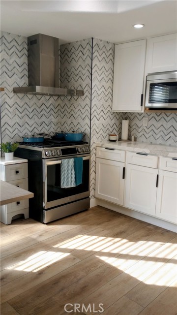 Detail Gallery Image 13 of 37 For 16276 Pacific Cir, Huntington Beach,  CA 92649 - 3 Beds | 5/1 Baths