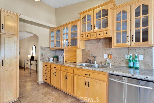 Detail Gallery Image 14 of 64 For 16158 Rimrock Rd, Apple Valley,  CA 92307 - 4 Beds | 2/1 Baths