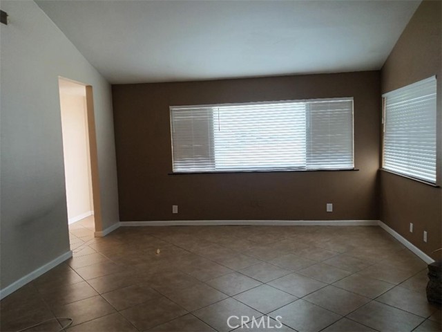 26930 Lakeview Drive, Helendale CA: https://media.crmls.org/medias/3872db1a-62f1-45a8-ae3a-e978263e4c5b.jpg