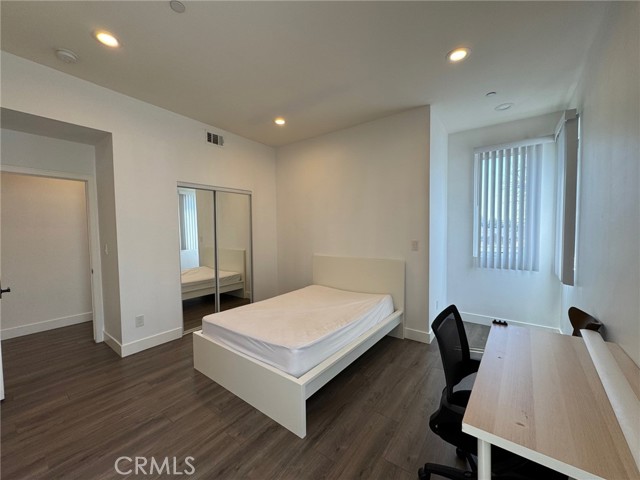 1737 1/2 Magnolia Avenue, Los Angeles CA: https://media.crmls.org/medias/3872db6c-8e31-4cd2-a798-651758bcb7a9.jpg