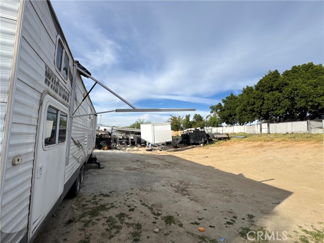 Detail Gallery Image 3 of 6 For 5791 Hudson, Jurupa Valley,  CA 92509 - 3 Beds | 2 Baths