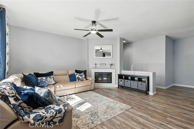 1063 Blackburn Way, Hemet CA: https://media.crmls.org/medias/38739a9f-0132-4904-9a0c-221273914cdd.jpg