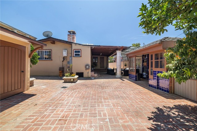 1729 W 51st Place, Los Angeles CA: https://media.crmls.org/medias/3873f065-ce55-4612-be91-af214beee6e0.jpg