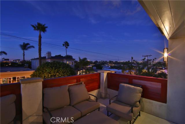 716 12th Street, Manhattan Beach, California 90266, 6 Bedrooms Bedrooms, ,2 BathroomsBathrooms,Residential,Sold,12th,SB17009420