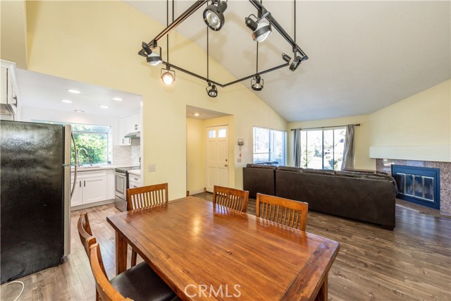 375 Stanford Court, Irvine CA: https://media.crmls.org/medias/3874b8a7-d1ab-4d52-8dad-08c22256ae90.jpg