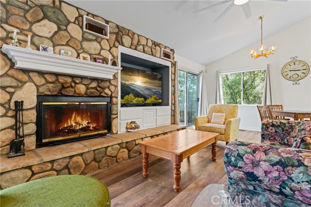 Detail Gallery Image 13 of 42 For 1023 Pintail Cir, Lake Arrowhead,  CA 92352 - 3 Beds | 2/1 Baths