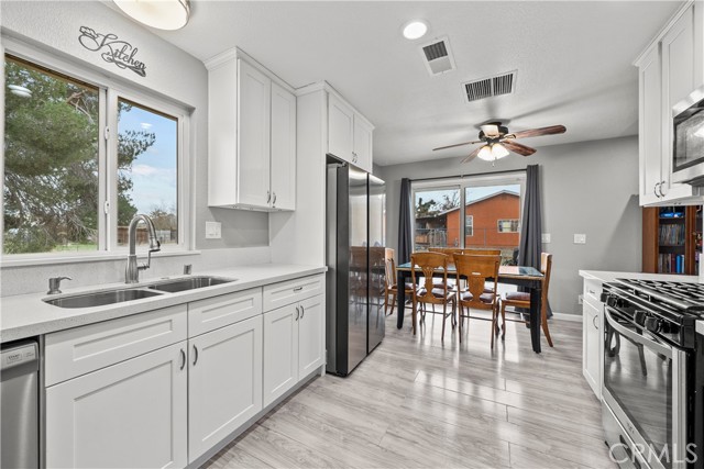 Detail Gallery Image 15 of 41 For 40258 168th St, Palmdale,  CA 93591 - 3 Beds | 2 Baths