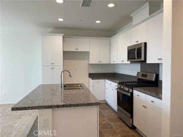 Detail Gallery Image 5 of 13 For 8324 Spirit St, Chino,  CA 91708 - 3 Beds | 2/1 Baths