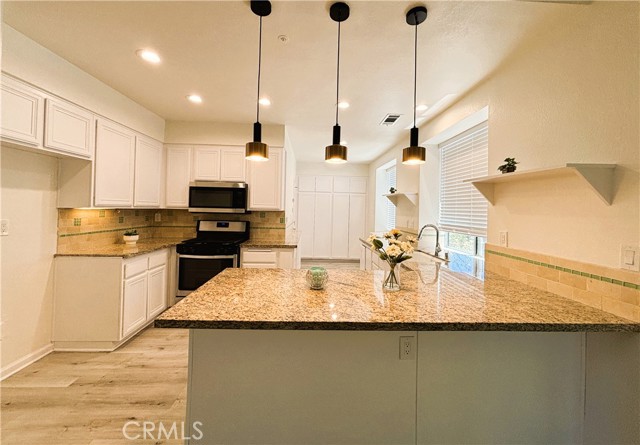 7200 Comiso Way, Rancho Cucamonga CA: https://media.crmls.org/medias/38771d33-a00b-42dc-aa57-05a4e0a7af75.jpg