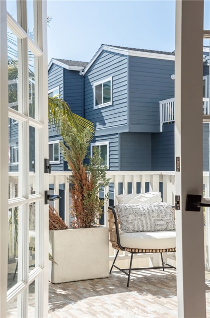 Detail Gallery Image 20 of 36 For 702 S Broadway #B,  Redondo Beach,  CA 90277 - 3 Beds | 2/1 Baths