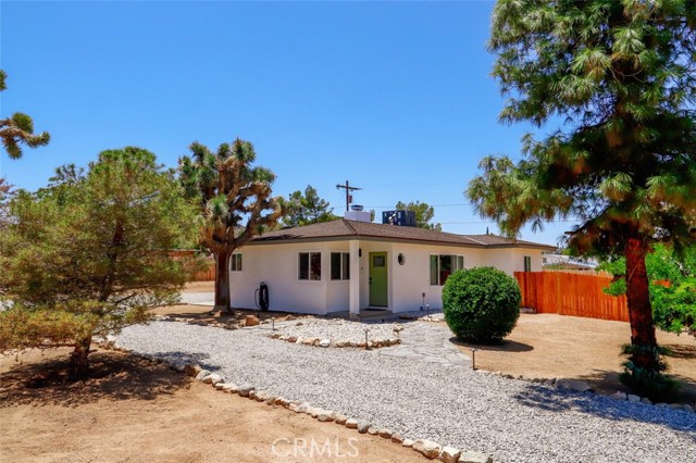 Detail Gallery Image 3 of 35 For 55585 Onaga, Yucca Valley,  CA 92284 - 3 Beds | 2 Baths