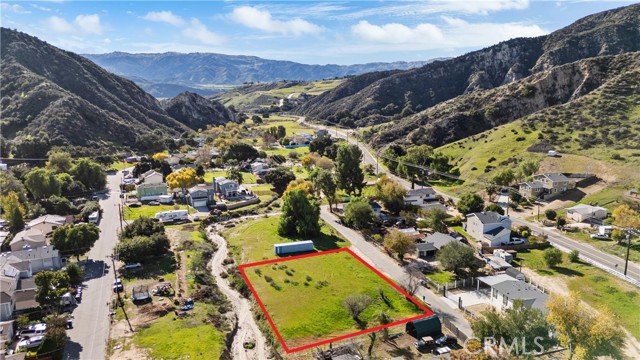 Detail Gallery Image 2 of 41 For 2 Taft Ct, Val Verde,  CA 91383 - – Beds | – Baths