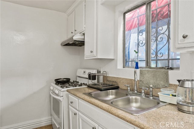 Detail Gallery Image 21 of 38 For 6118 S Main, Los Angeles,  CA 90003 - 6 Beds | 3/2 Baths