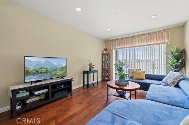 Detail Gallery Image 12 of 45 For 6800 Corbin Ave #104,  Reseda,  CA 91335 - 2 Beds | 2 Baths
