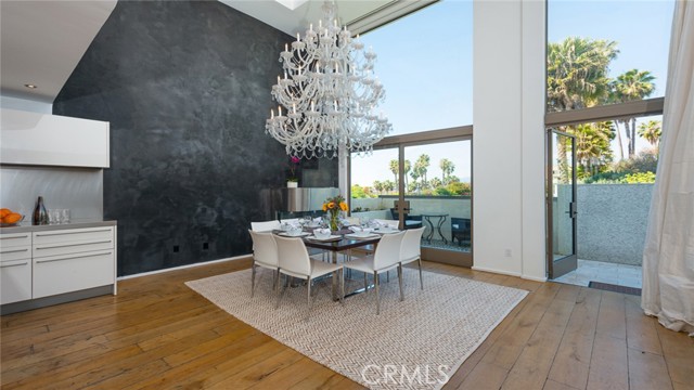 Detail Gallery Image 1 of 13 For 11 Marine Terrace #4,  Santa Monica,  CA 90401 - 3 Beds | 3/1 Baths