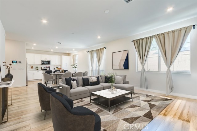 972 W Jasmine Way, Rialto CA: https://media.crmls.org/medias/387a3c7d-84d5-4641-ba87-fa7b356e1ec4.jpg