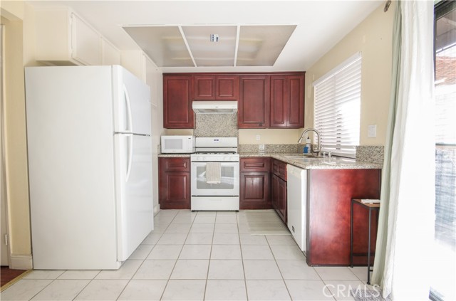 Detail Gallery Image 6 of 33 For 3951 W Mcfadden Ave, Santa Ana,  CA 92704 - 2 Beds | 1/1 Baths