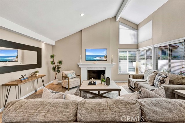 Detail Gallery Image 6 of 32 For 8466 Idlewild, Huntington Beach,  CA 92646 - 3 Beds | 2 Baths