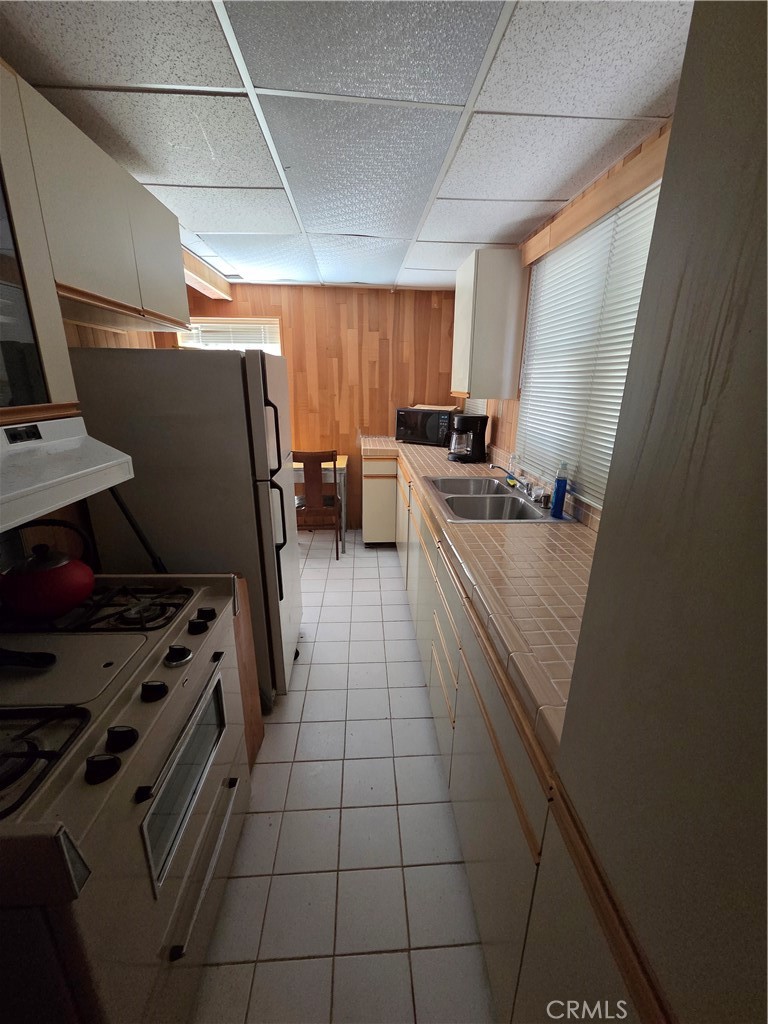 https://media.crmls.org/medias/387b5ee6-e1db-4d9e-be5f-f87b12bf68dc.jpg?preset=X-Large