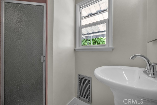 Image 8 of 25 For 2607 Nearcliff Street