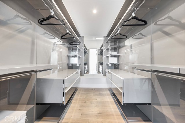 Detail Gallery Image 25 of 47 For 18296 Karen Dr, Tarzana,  CA 91356 - 5 Beds | 6 Baths