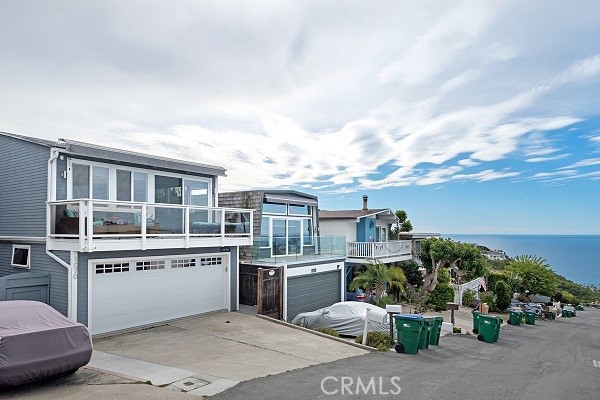 Detail Gallery Image 2 of 32 For 1070 Noria St, Laguna Beach,  CA 92651 - 3 Beds | 2 Baths