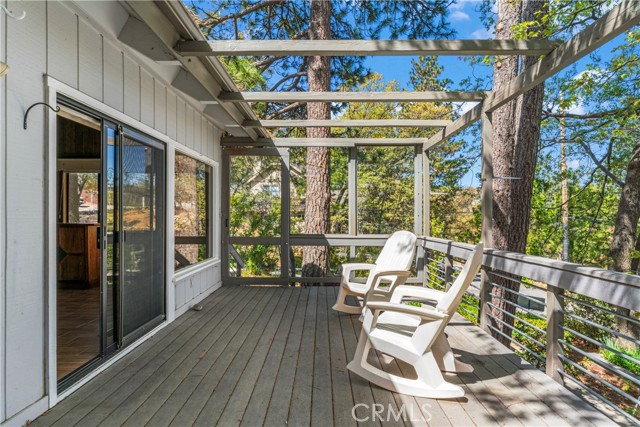 Detail Gallery Image 25 of 41 For 1343 Golden Rule Ln, Lake Arrowhead,  CA 92352 - 3 Beds | 2/1 Baths