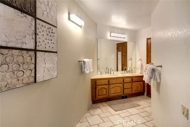 Detail Gallery Image 21 of 34 For 520 Pinewood Ct, Big Bear City,  CA 92314 - 3 Beds | 2/1 Baths