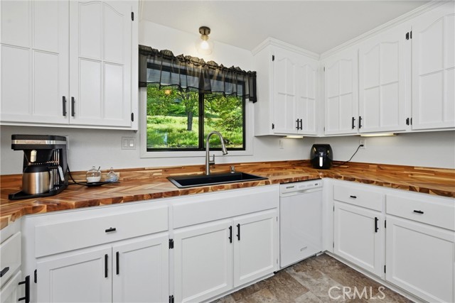 Detail Gallery Image 18 of 33 For 19004 Deer Hill, Hidden Valley Lake,  CA 95467 - 3 Beds | 2 Baths