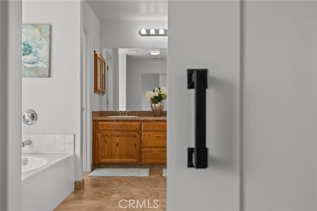 Detail Gallery Image 28 of 48 For 12303 Midtowne Dr, Bakersfield,  CA 93312 - 5 Beds | 2/1 Baths