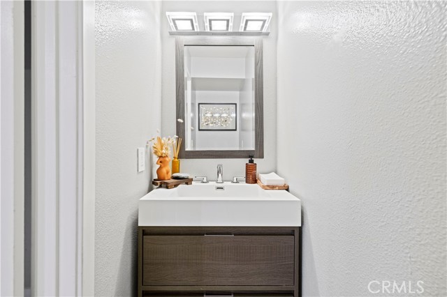 9778 Via Roma, Burbank CA: https://media.crmls.org/medias/387e95ad-0d9f-4ce1-be32-532e55164526.jpg