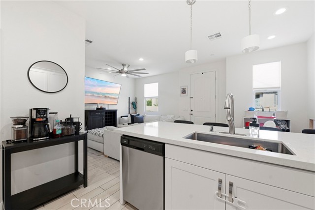 Detail Gallery Image 15 of 39 For 4156 Sitio Cielo, Oceanside,  CA 92057 - 3 Beds | 2/1 Baths