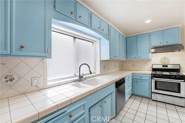 Detail Gallery Image 3 of 15 For 8547 Keokuk Ave, Winnetka,  CA 91306 - 4 Beds | 2 Baths