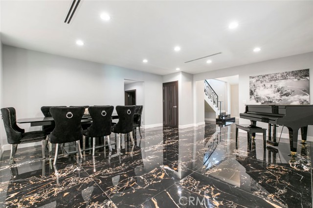 17800 Raymer Street, Sherwood Forest CA: https://media.crmls.org/medias/387fcbbb-8715-4728-a76c-396b9647b125.jpg